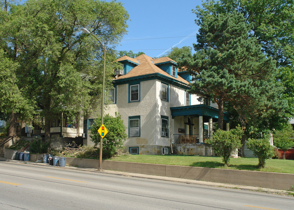 102 N 38th Ave in Omaha, NE - Foto de edificio