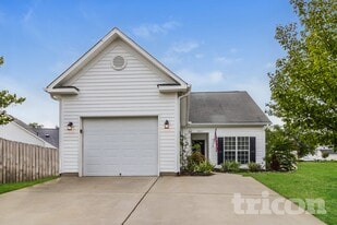 3803 Riverside Ct in Greensboro, NC - Building Photo