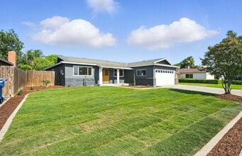 110 S Olive St in Lemoore, CA - Building Photo - Building Photo