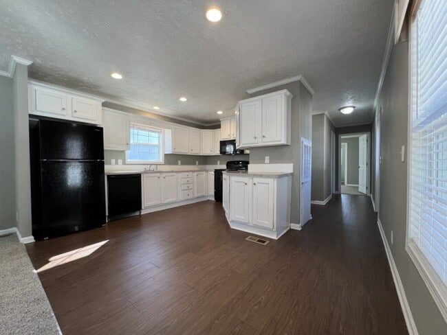 125 E Sourwood Dr in Browns Summit, NC - Building Photo - Building Photo