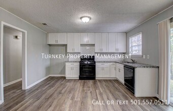 9203 Labette Dr in Little Rock, AR - Building Photo - Building Photo