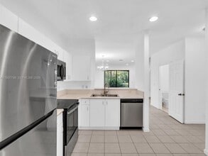 3873 Tree Top Dr in Weston, FL - Building Photo - Building Photo