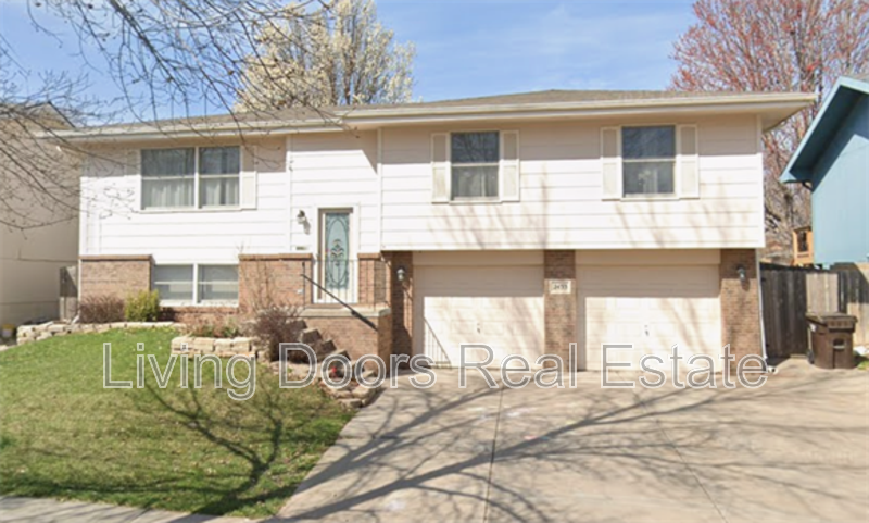 2433 SW 16th St in Lincoln, NE - Building Photo