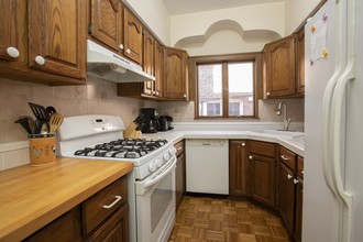 6754 Burns St in Forest Hills, NY - Building Photo - Other