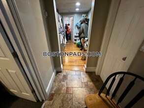 12 Shepherd Ave, Unit 1 in Boston, MA - Foto de edificio - Building Photo