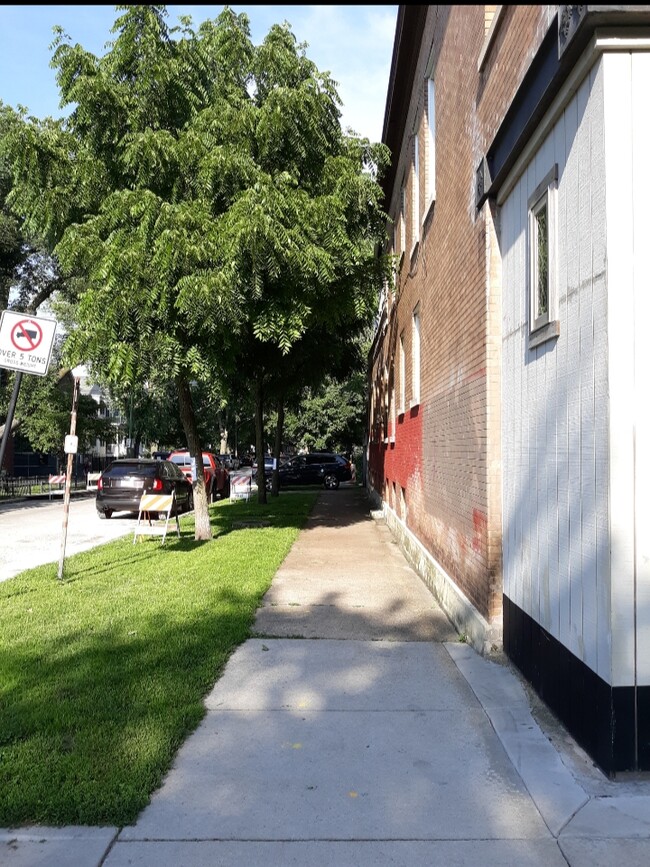 2859 N Damen Ave, Unit 2 North in Chicago, IL - Building Photo - Building Photo