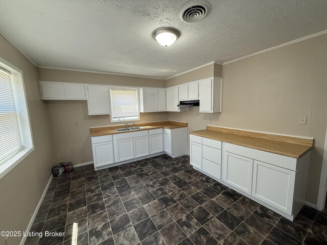 6709 Rebecca Ln in Louisville, KY - Building Photo - Building Photo