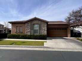 1525 N Asciano Ct in Visalia, CA - Building Photo