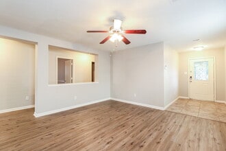 21610 Forestlight Ct in Humble, TX - Foto de edificio - Building Photo