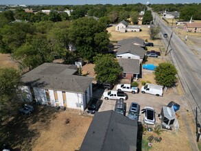 1809 E Roberts Dr in Grand Prairie, TX - Building Photo - Building Photo