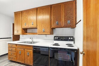 5650 Lucas-Hunt Rd in St. Louis, MO - Building Photo - Building Photo