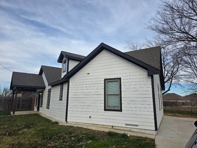 1650 Ruthdale Dr in Fort Worth, TX - Foto de edificio - Building Photo