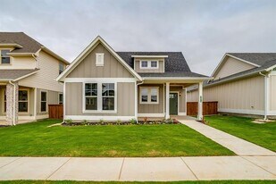 108 Cardinal Wds in Granbury, TX - Building Photo