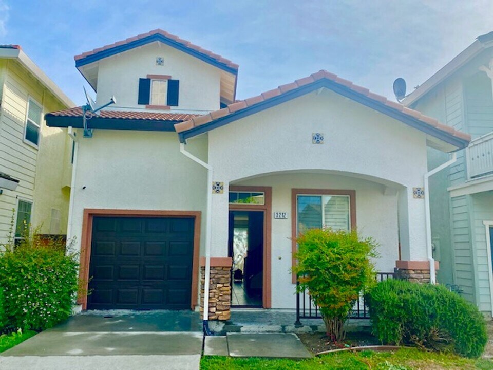 3212 Marrissey Ln in Sacramento, CA - Building Photo