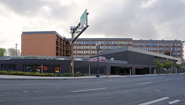 Madrona Studios in Portland, OR - Foto de edificio - Building Photo
