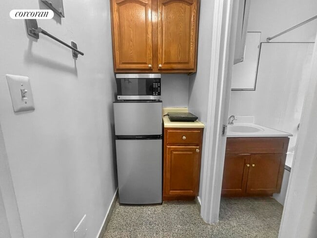 155 E 52nd St in New York, NY - Building Photo - Building Photo