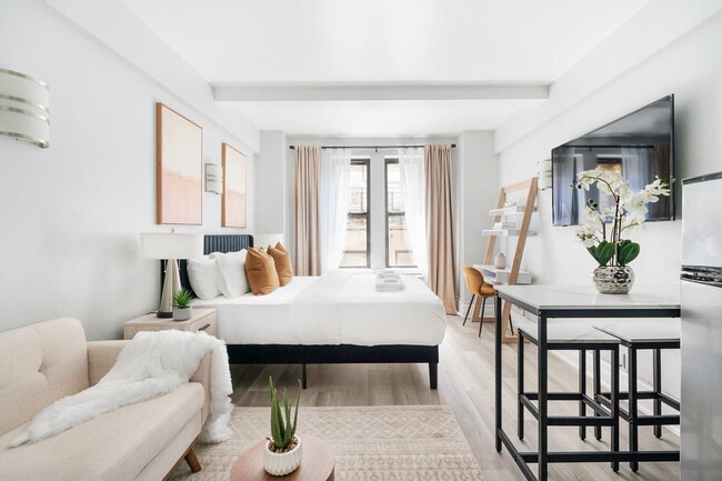 240 W 73rd St, Unit SI ID1022049P in New York, NY - Building Photo - Building Photo