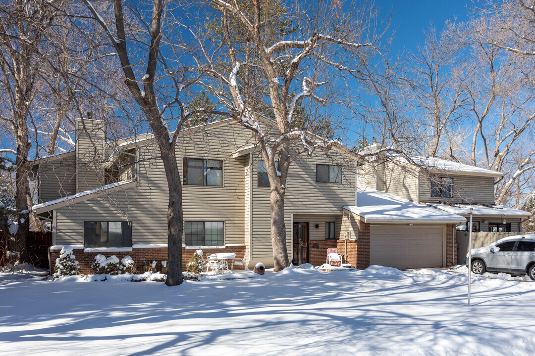 1085 Fairway Ct in Boulder, CO - Building Photo