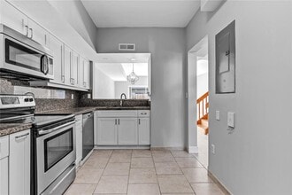 11824 SW 99th St in Miami, FL - Building Photo - Building Photo