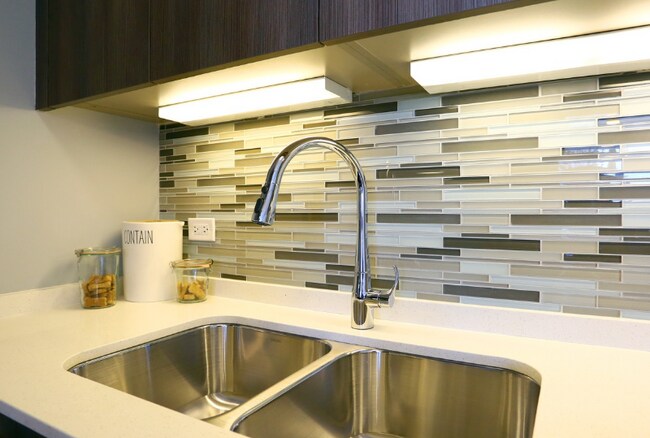 360 W Illinois St in Chicago, IL - Foto de edificio - Building Photo