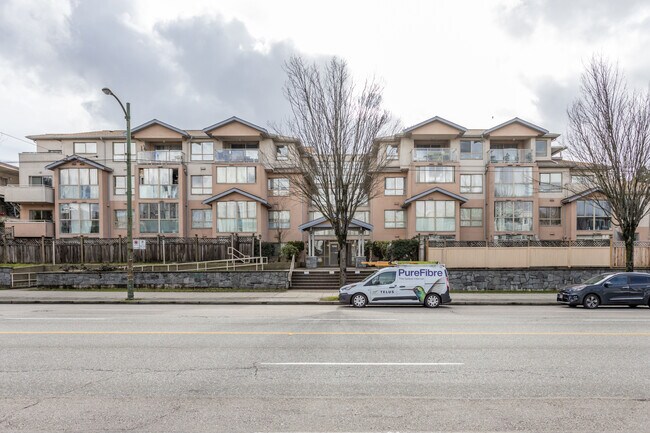 1568 Broadway E in Vancouver, BC - Building Photo - Building Photo