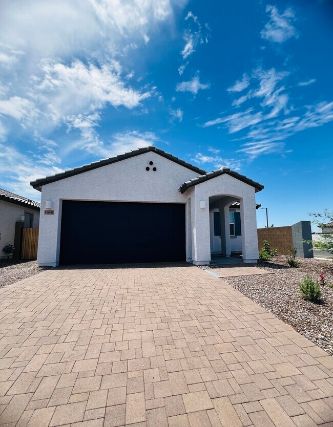 property at 15641 W Kendall St