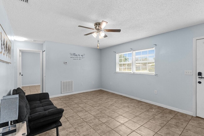 2250 N Bennett Rd in Avon Park, FL - Foto de edificio - Building Photo