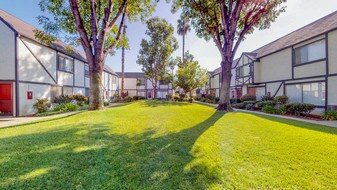 Henry Square in El Cajon, CA - Building Photo
