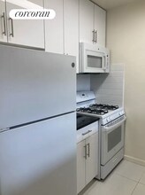 350 W 50th St in New York, NY - Building Photo - Building Photo