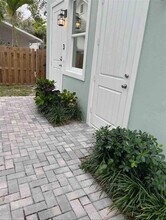 667 SW Cleveland Ave-Unit -1 in Stuart, FL - Building Photo - Building Photo