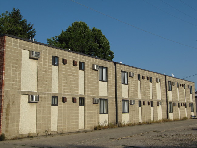 Courtyard Apartments in Owatonna, MN - Building Photo - Building Photo