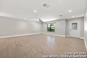 6338 Regency Wood in San Antonio, TX - Building Photo - Building Photo