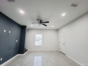 2101 Taxco Ct, Unit 2 in Edinburg, TX - Building Photo - Building Photo