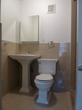 Harding Court in Brooklyn, NY - Foto de edificio - Interior Photo
