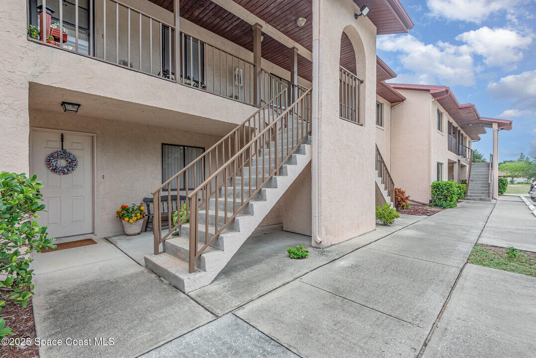 307 La Paloma Ln in Titusville, FL - Building Photo
