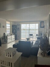 2910 Point E Dr in Aventura, FL - Building Photo - Building Photo