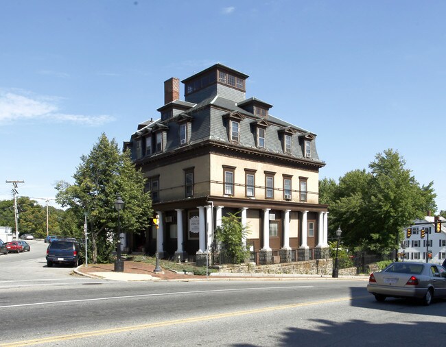 271 Broadway in Methuen, MA - Foto de edificio - Building Photo