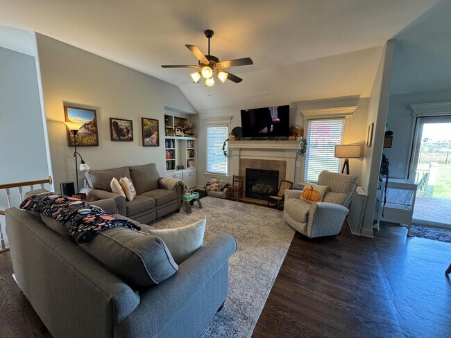 1380 Stonecreek Dr in Lawrence, KS - Building Photo - Building Photo