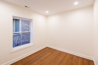 6527 N Newgard Ave, Unit 6527 - 2F in Chicago, IL - Foto de edificio - Building Photo