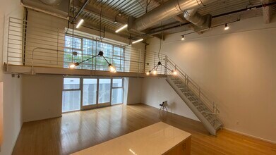 1130 S FLOWER St, Unit 405 in Los Angeles, CA - Foto de edificio - Building Photo