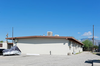 Helen St Apartments in Tucson, AZ - Building Photo - Building Photo