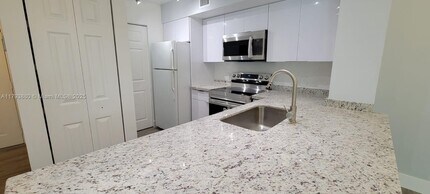 677 SW 111th Ave in Pembroke Pines, FL - Building Photo - Building Photo