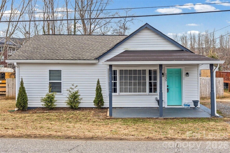 1235 Bradford Heights Rd in Gastonia, NC - Building Photo