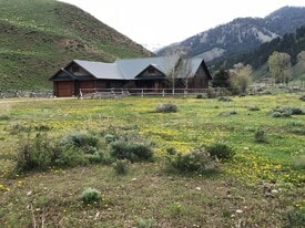3355 E Horse Creek Rd in Jackson, WY - Building Photo