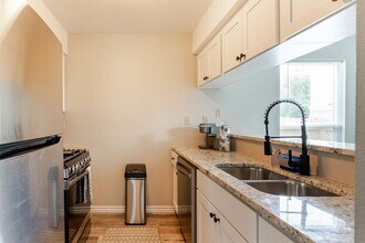 6307 Okner Ln in Austin, TX - Building Photo - Building Photo