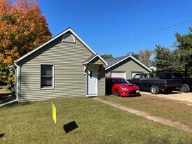 1415 4th St W, Unit 2 in Menomonie, WI - Building Photo