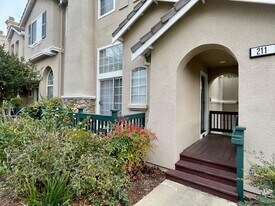 211 Swan Ct in Danville, CA - Building Photo