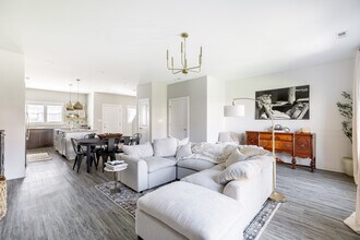 71 Warwick Dr in Lynchburg, VA - Foto de edificio - Building Photo