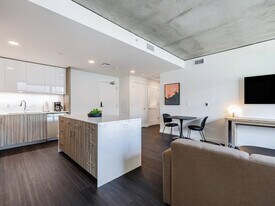 1550 NW Naito Pkwy in Portland, OR - Building Photo