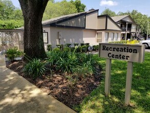 4004 Dream Oak Pl in Tampa, FL - Foto de edificio - Building Photo